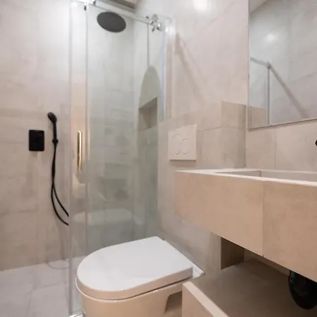 Loft In Canal Saint Martin 4*